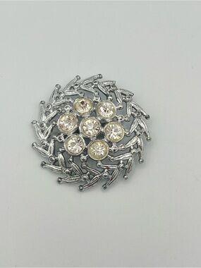 Vintage 3" Silvertone Rhinestone Leaf Pinwheel Wreath Brooch Mint